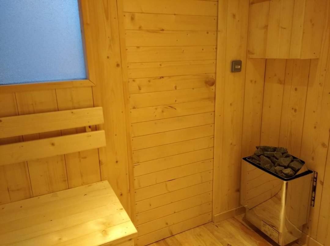 Sejour Au Jardin De Cupidon Avec Jacuzzi Et Sauna Balbigny ภายนอก รูปภาพ